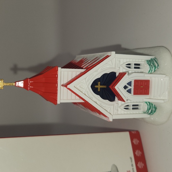 Hallmark Keepsake 2017 Candlelight Service Christmas Tree Ornament In Box - Picture 2 of 7